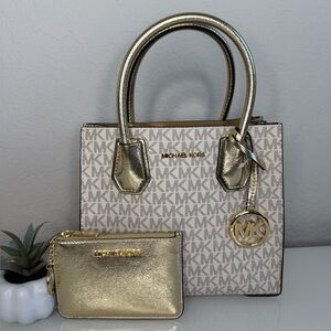 MICHAEL KORS Medium Mercer Messenger Bag & matching Zip Top Coinpouch Pale Gold